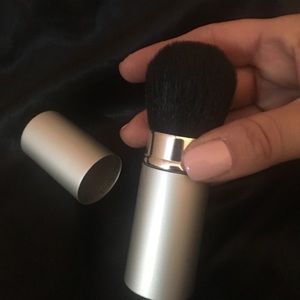 Kabuki brush with cover